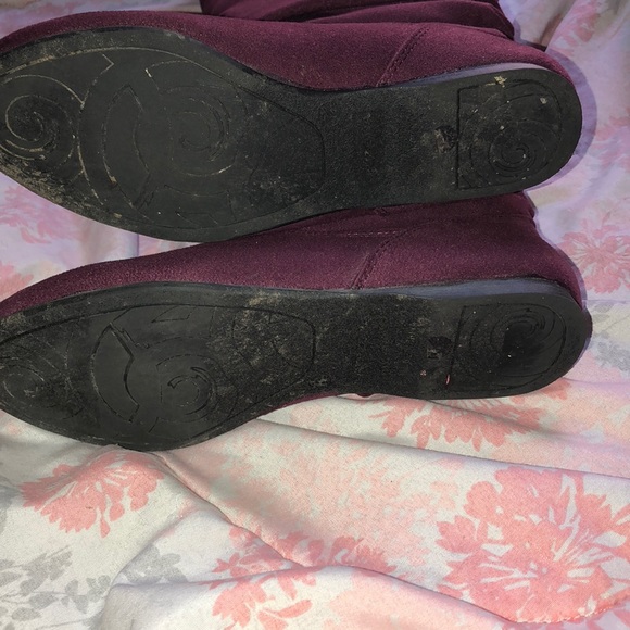 Flat suede boots - Picture 3 of 3